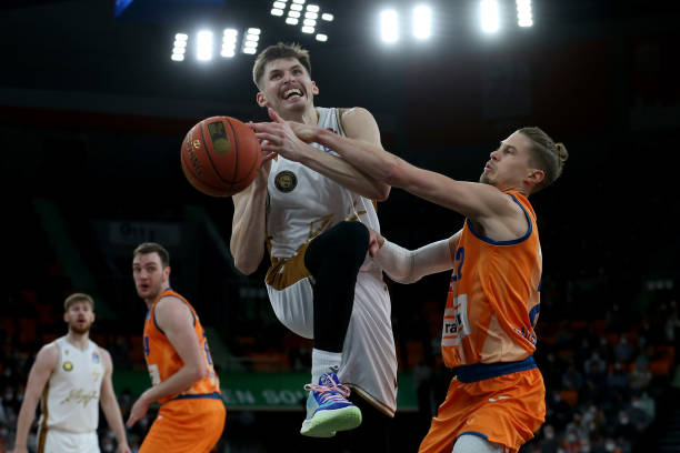 得更加亲密 得更加亲密