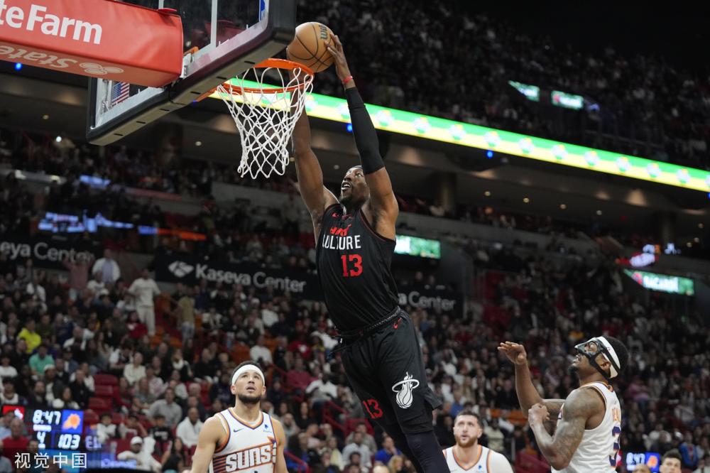 他的年薪约 他的年薪约