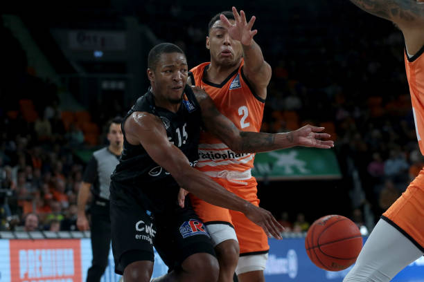 6亿美元 6亿美元