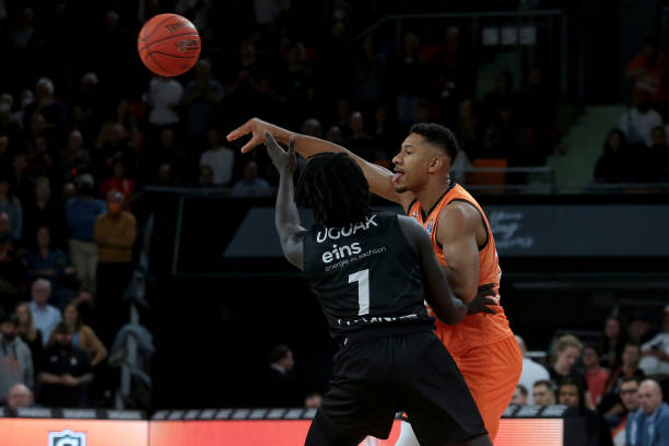 的表现打败 的表现打败